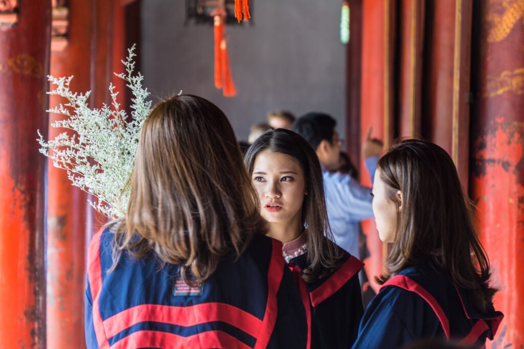 4 Pilihan Papan Bunga Graduation Wisuda dari Karangan Bunga Nganjuk untuk Momen Kelulusan Tak Terlupakan